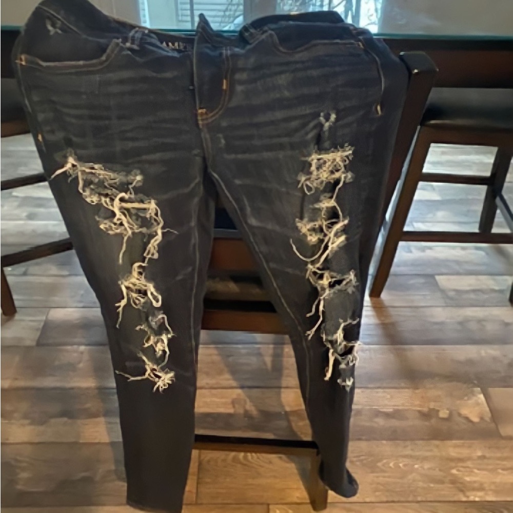 Size 0 American Eagle ripped skinny jeans